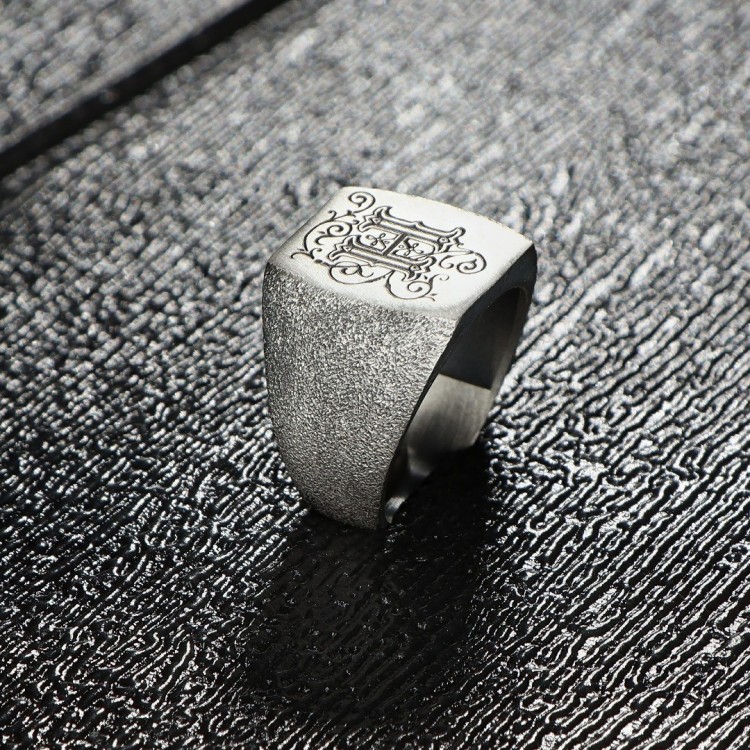 Eskitme Model Kişiye Özel Harf İşlemeli Erkek Gümüş Yüzük