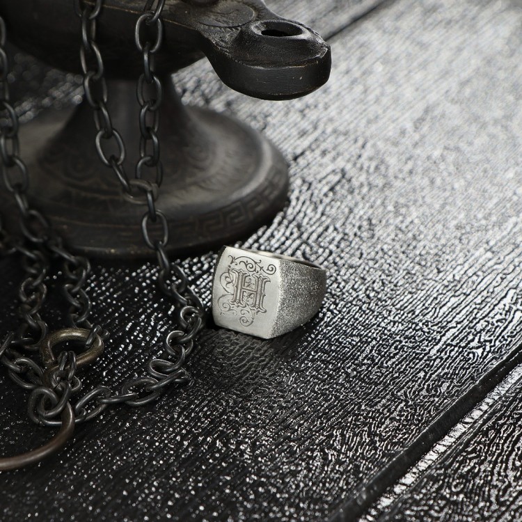 Eskitme Model Kişiye Özel Harf İşlemeli Erkek Gümüş Yüzük