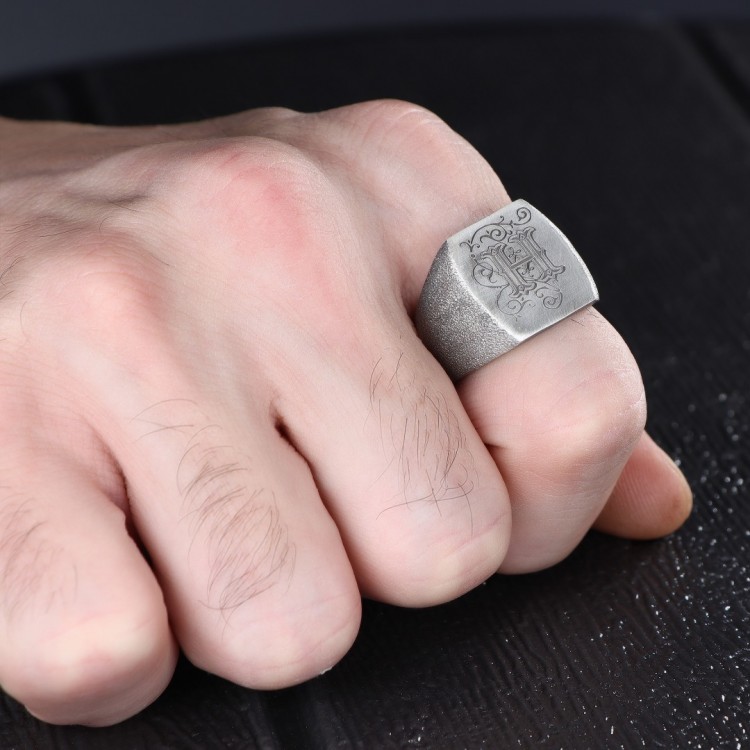 Eskitme Model Kişiye Özel Harf İşlemeli Erkek Gümüş Yüzük