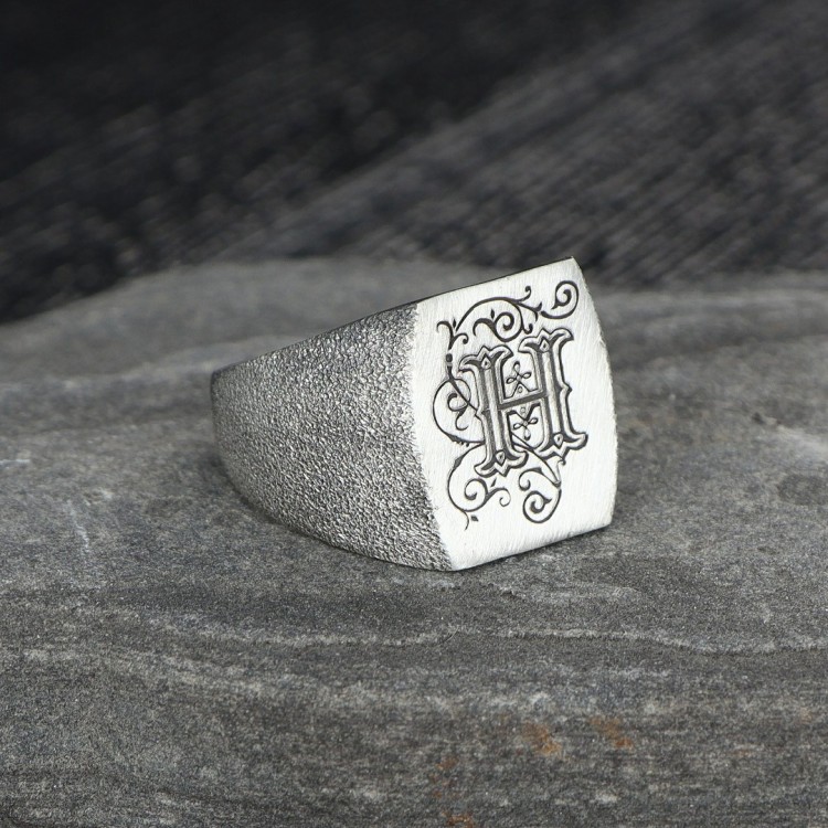 Eskitme Model Kişiye Özel Harf İşlemeli Erkek Gümüş Yüzük
