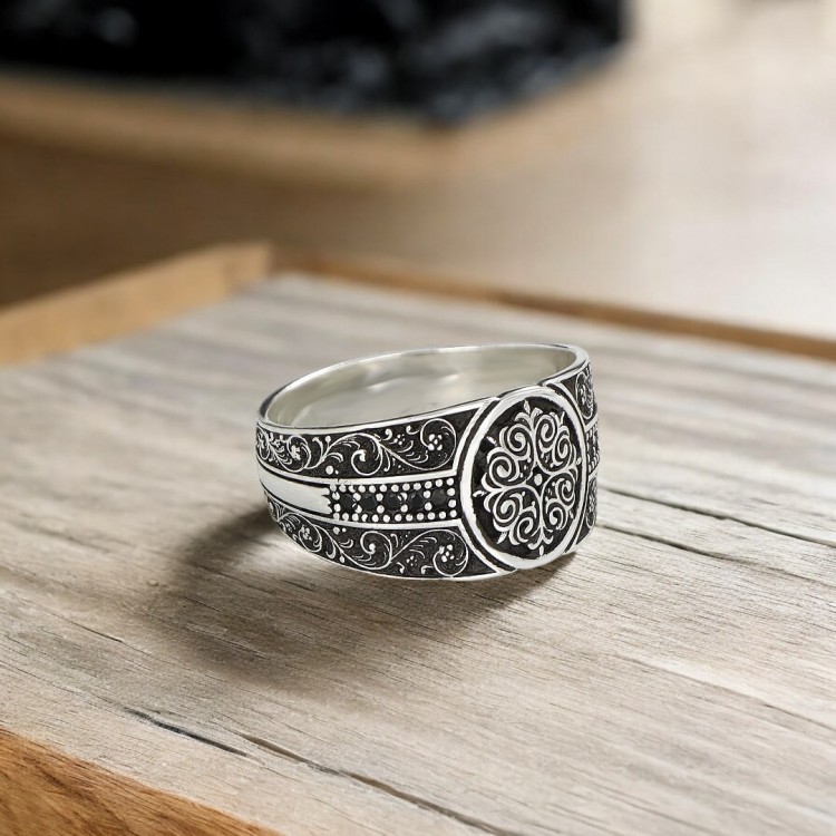 Kalem İşçilikli  925 Ayar Erkek Gümüş Yüzük