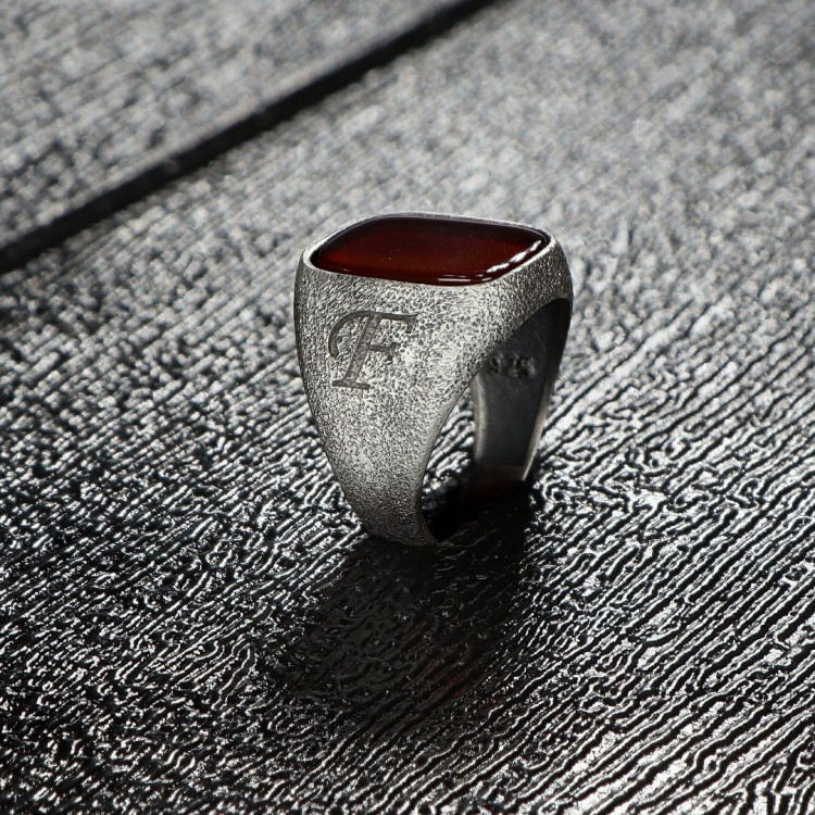 Eskitme Model Kişiye Özel Harf İşlemeli Akik Taşlı Erkek Gümüş Yüzük