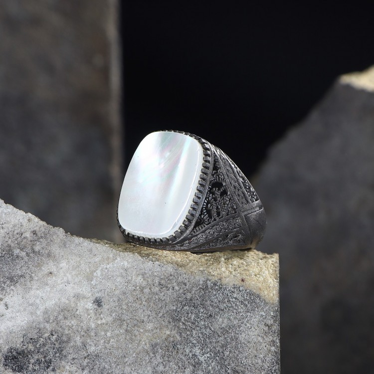 Rodyum Kaplamalı Sedef Taşlı Erkek Gümüş Yüzük Rodyum Kaplamalı Sedef Taşlı Erkek Gümüş Yüzük
