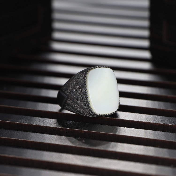 Rodyum Kaplamalı Sedef Taşlı Erkek Gümüş Yüzük Rodyum Kaplamalı Sedef Taşlı Erkek Gümüş Yüzük