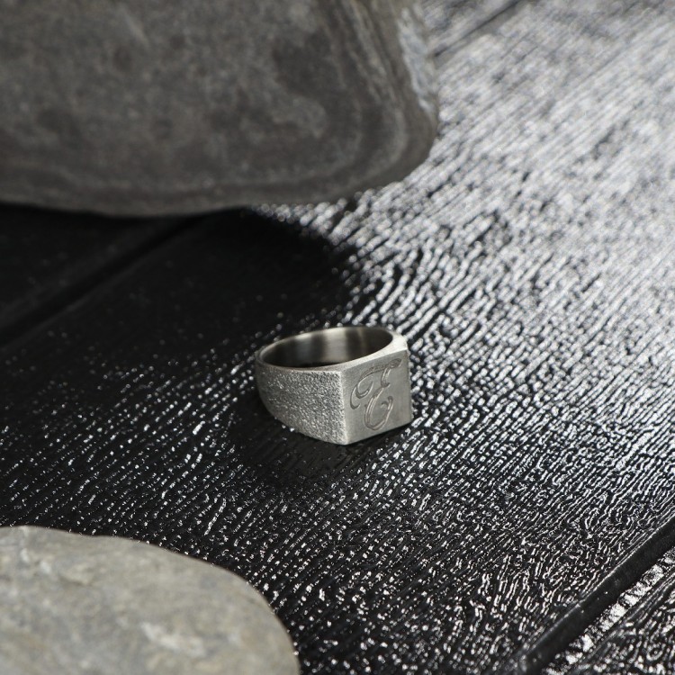 Eskitme Model Kişiye Özel Harf İşlemeli Erkek Gümüş Yüzük