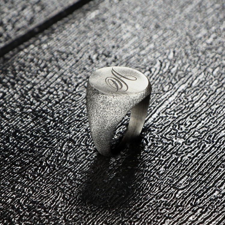 Eskitme Model Kişiye Özel Harf İşlemeli Oval Dizayn Erkek Gümüş Yüzük