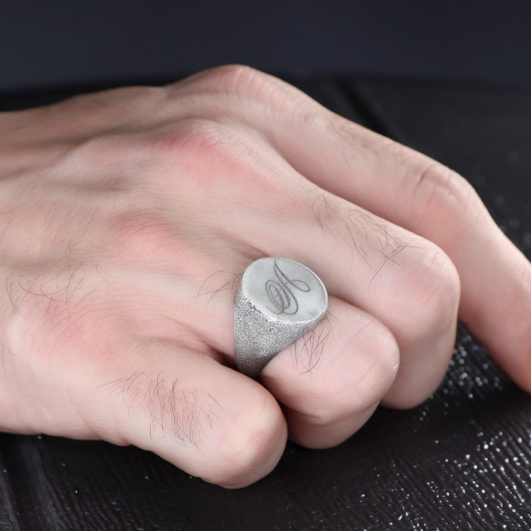 Eskitme Model Kişiye Özel Harf İşlemeli Oval Dizayn Erkek Gümüş Yüzük