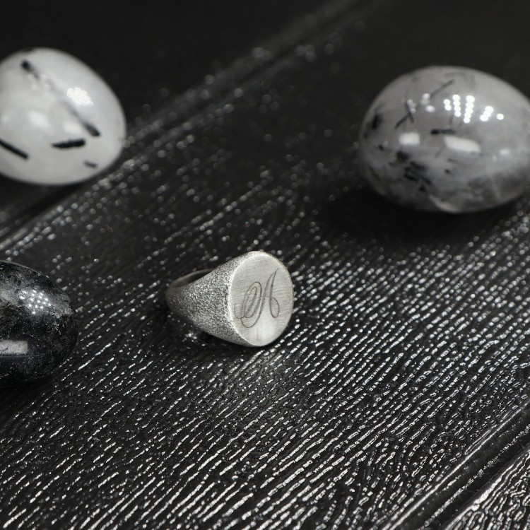 Eskitme Model Kişiye Özel Harf İşlemeli Oval Dizayn Erkek Gümüş Yüzük